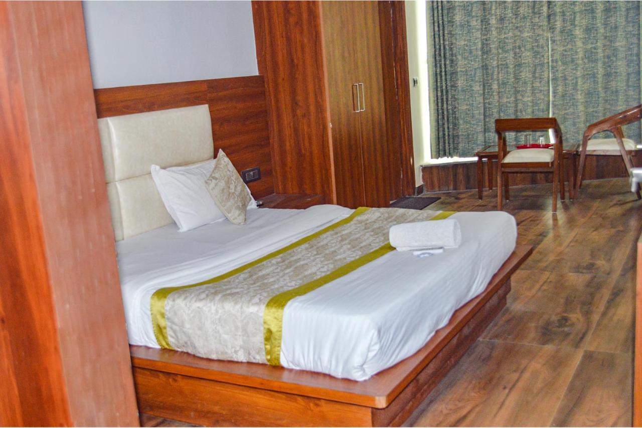 Fabhotel The Golf Inn Noida Ngoại thất bức ảnh