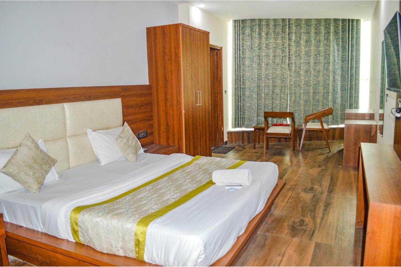 Fabhotel The Golf Inn Noida Ngoại thất bức ảnh