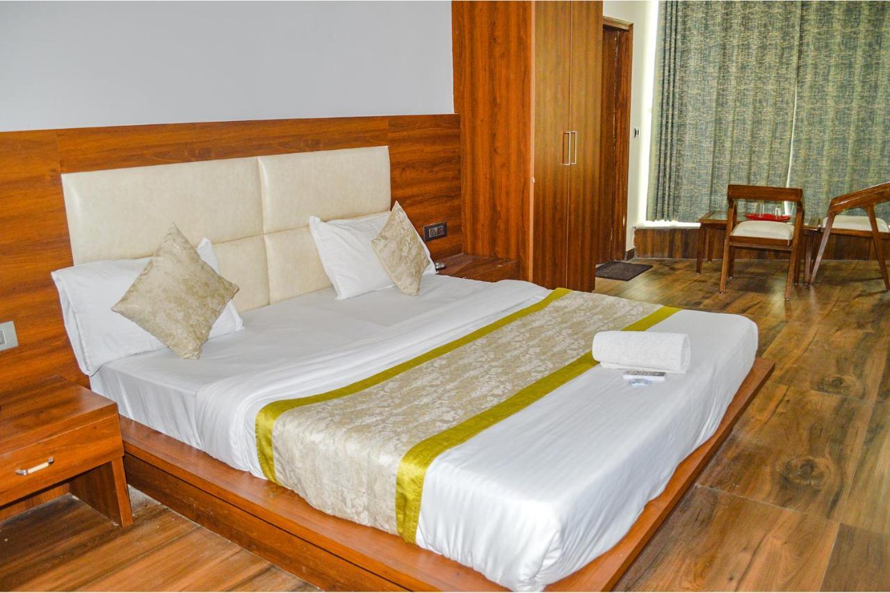 Fabhotel The Golf Inn Noida Ngoại thất bức ảnh